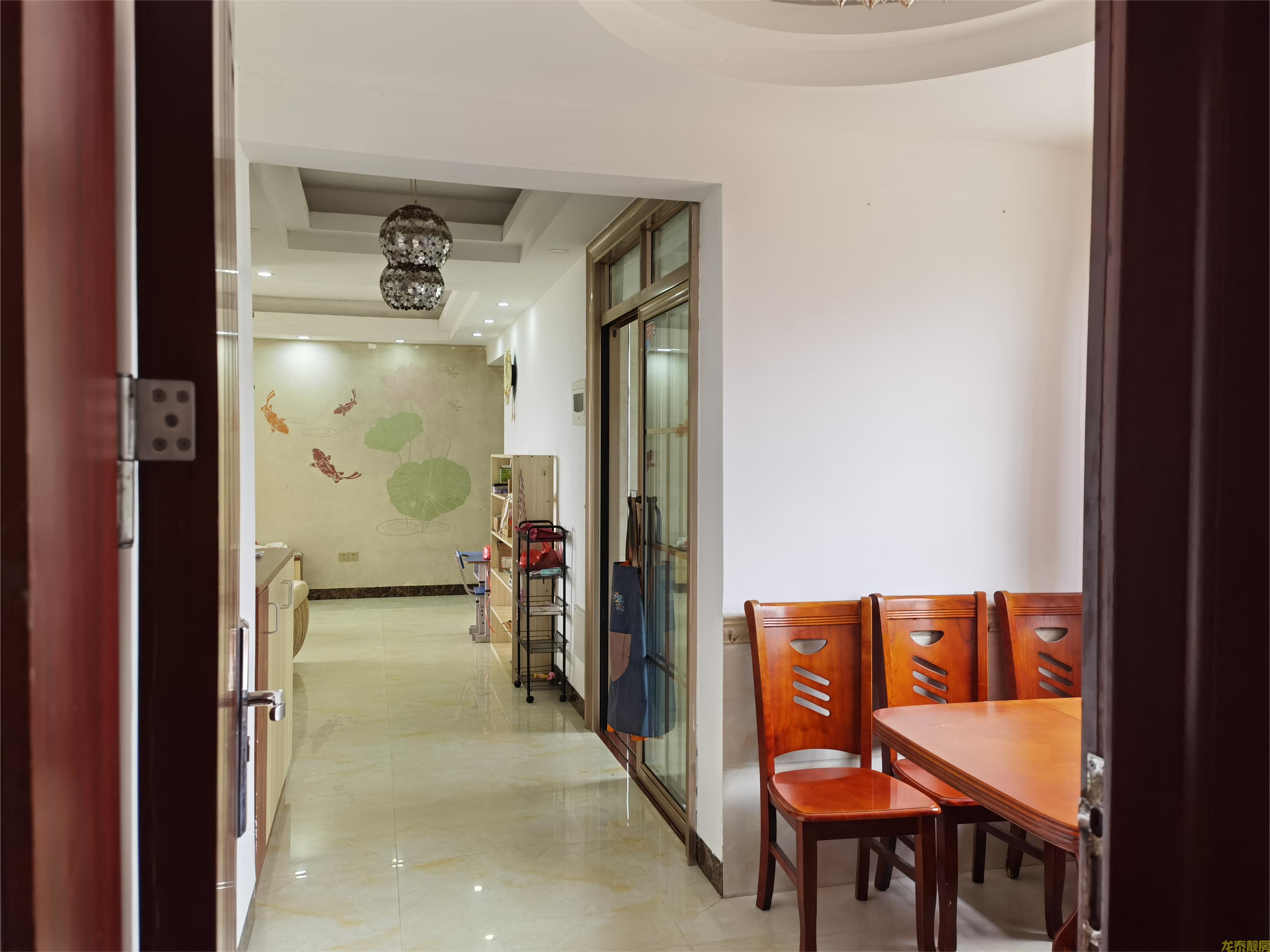 香槟一号电梯精装靓层4房