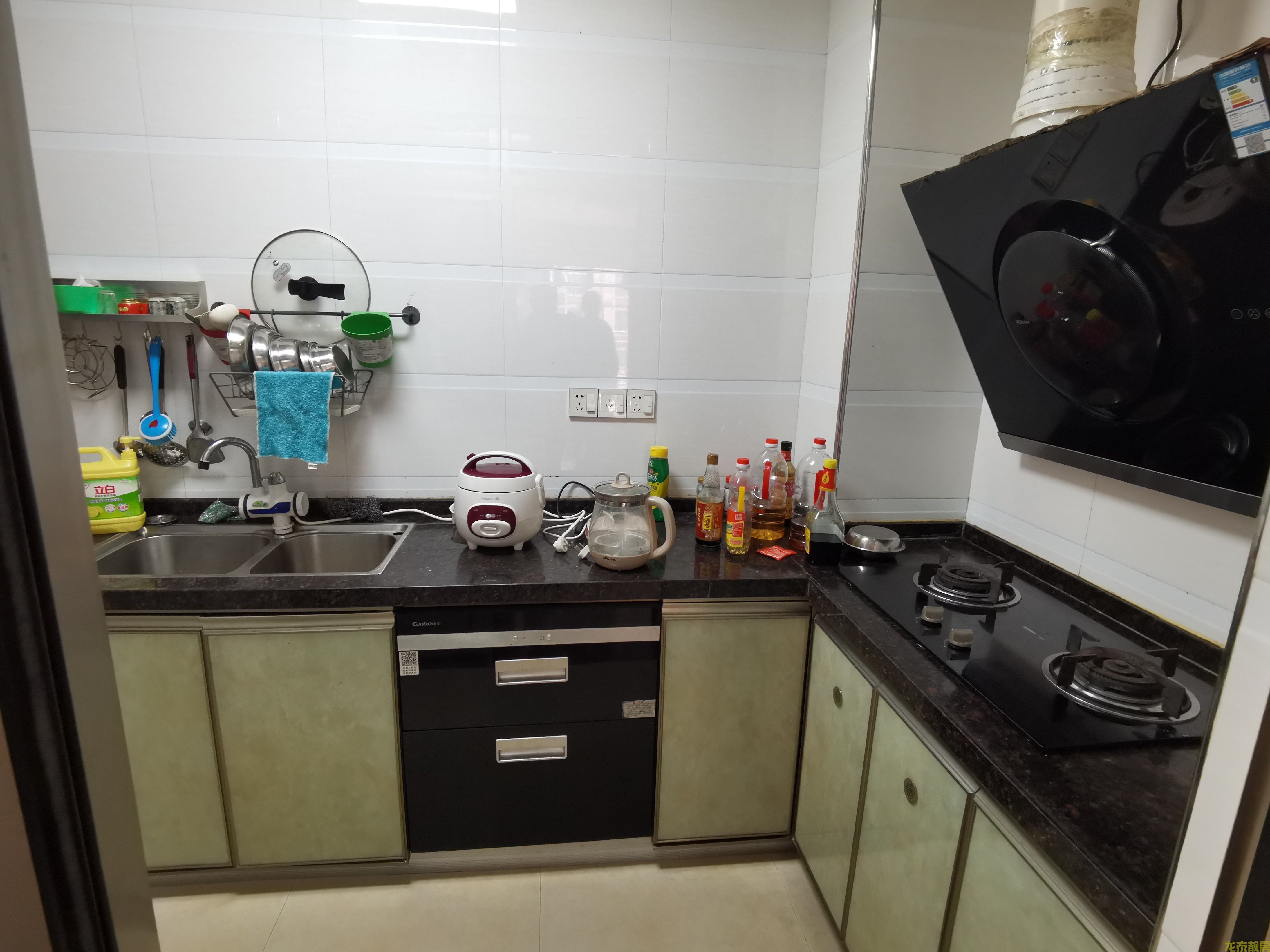 和富花园电梯南向三房户型