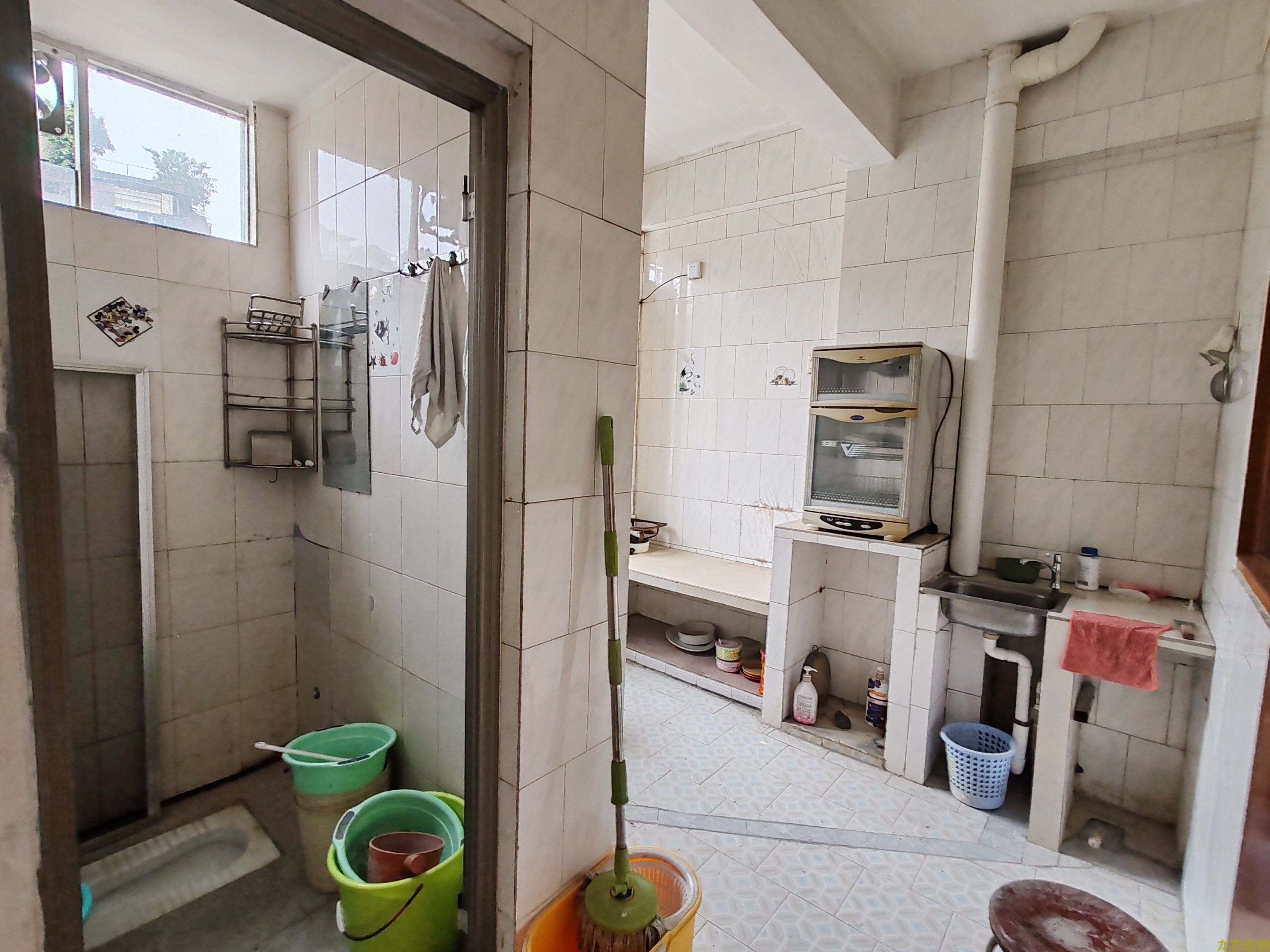 一小旁学区房步梯三楼