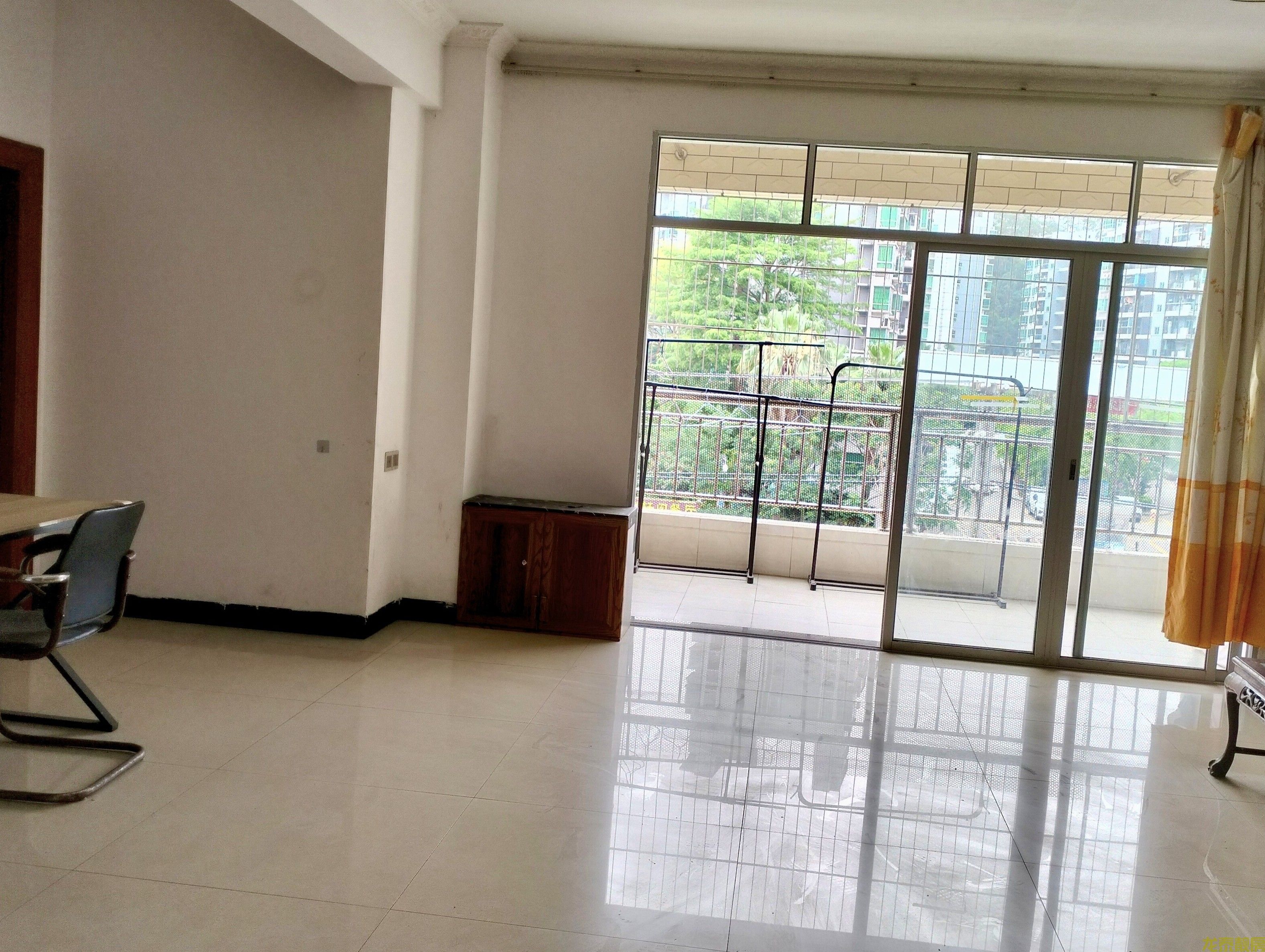 山水雅苑对面步梯四房