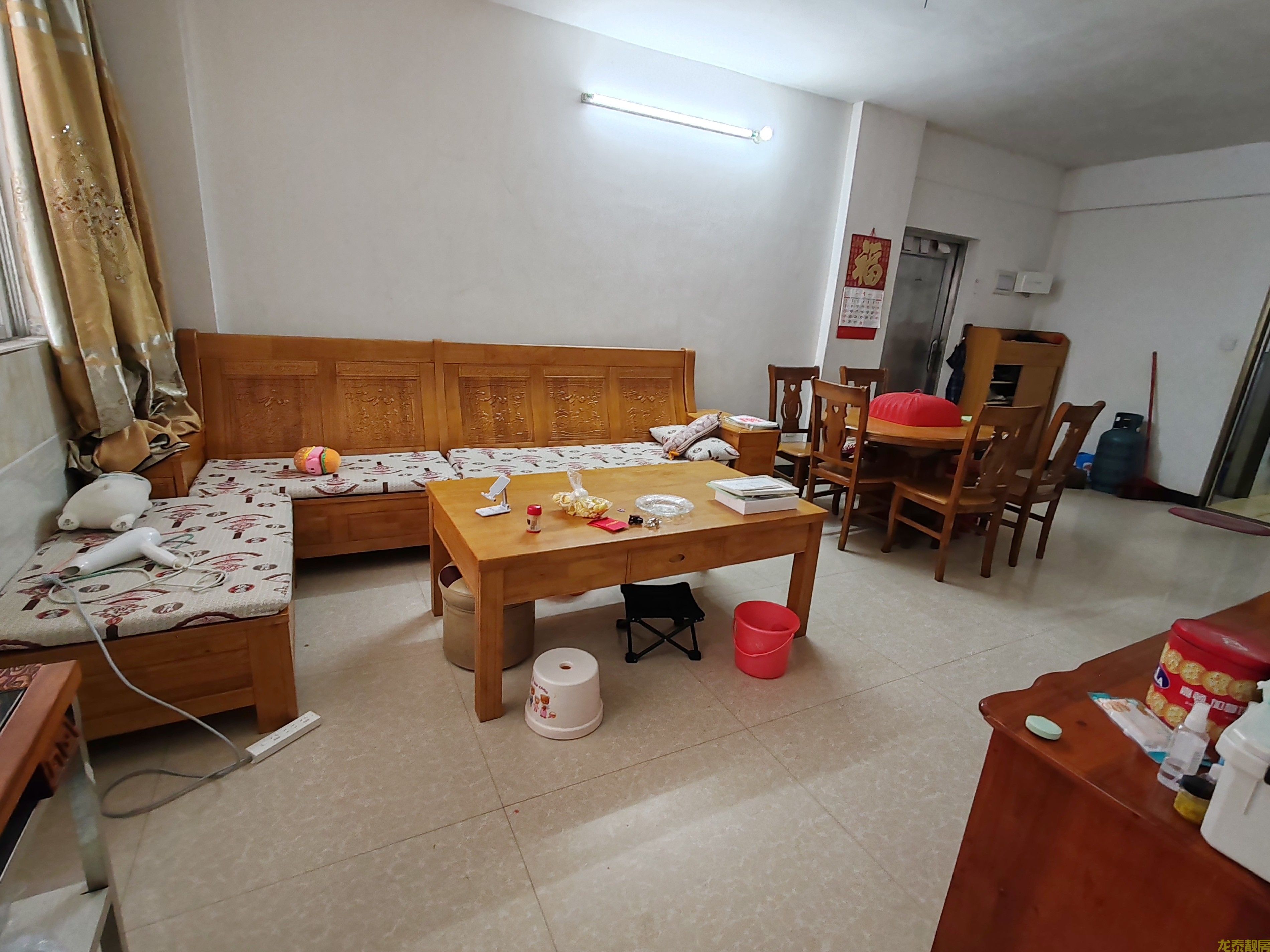 青果场龙山路步梯2楼