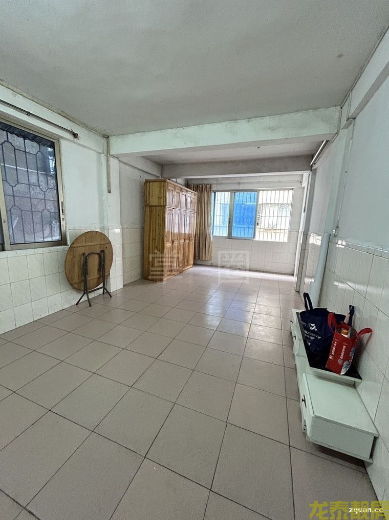 老城区东方二路步梯五楼两房