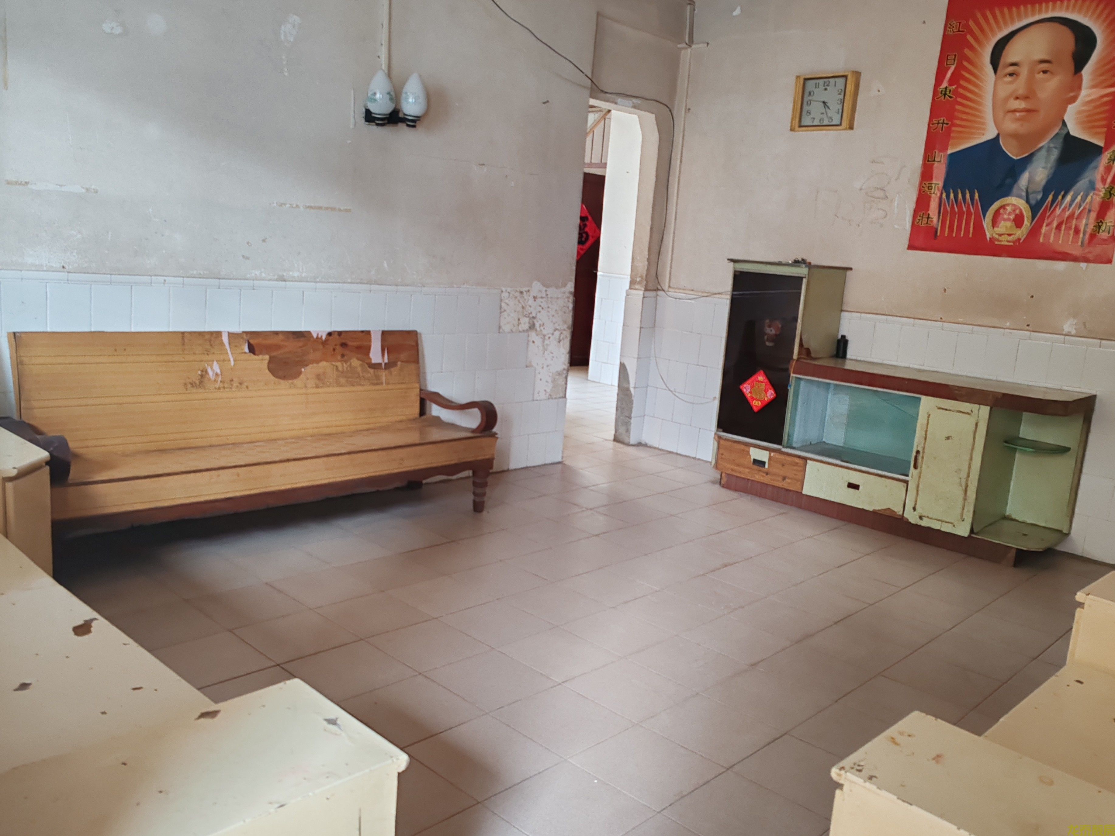 老城区实验小学附近步梯5楼两房出租