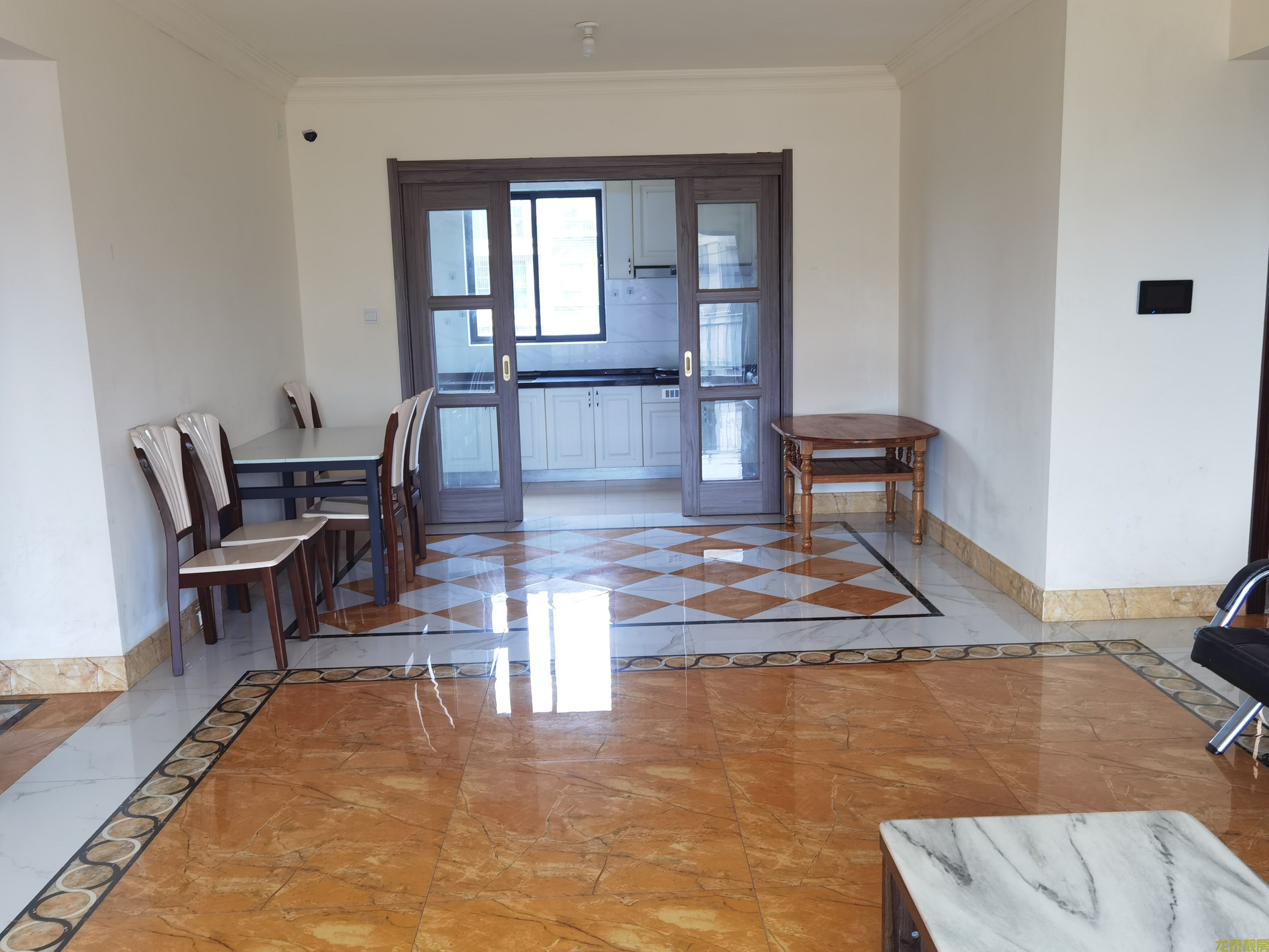 豪园一梯一户南北对流精四房高楼层