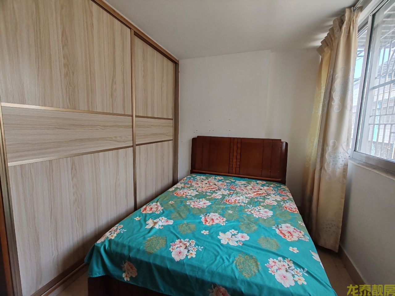 老城区繁华地段旧武装部，二小旁步梯四房